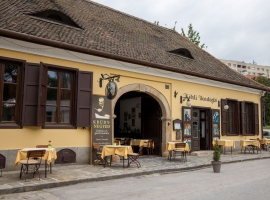 K�hli Vend�gl� - Budapest, III. ker�let